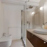 Guesthost - Piazza San Marco Cozy Retreat With Terrace
