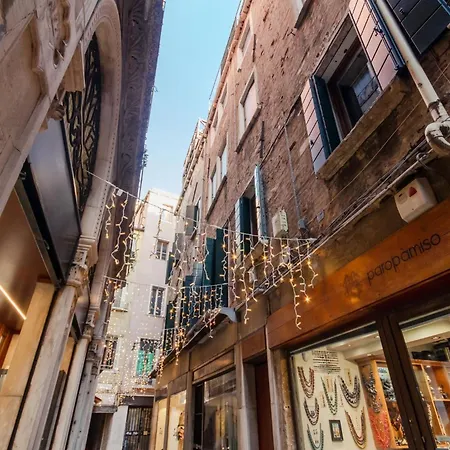 Guesthost - Piazza San Marco Cozy Retreat With Terrace 아파트 *