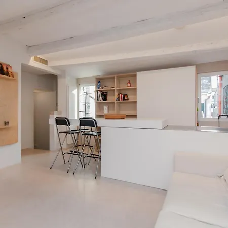 Guesthost - Piazza San Marco Cozy Retreat With Terrace 아파트