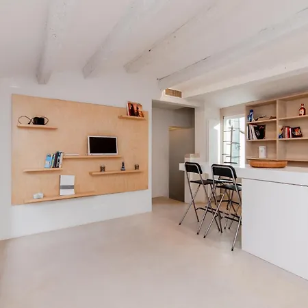 아파트 Guesthost - Piazza San Marco Cozy Retreat With Terrace