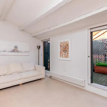 Guesthost - Piazza San Marco Cozy Retreat With Terrace 아파트 *