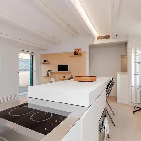 Guesthost - Piazza San Marco Cozy Retreat With Terrace 아파트 *