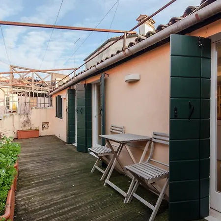 Guesthost - Piazza San Marco Cozy Retreat With Terrace 베니스