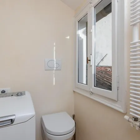Guesthost - Piazza San Marco Cozy Retreat With Terrace 아파트 베니스