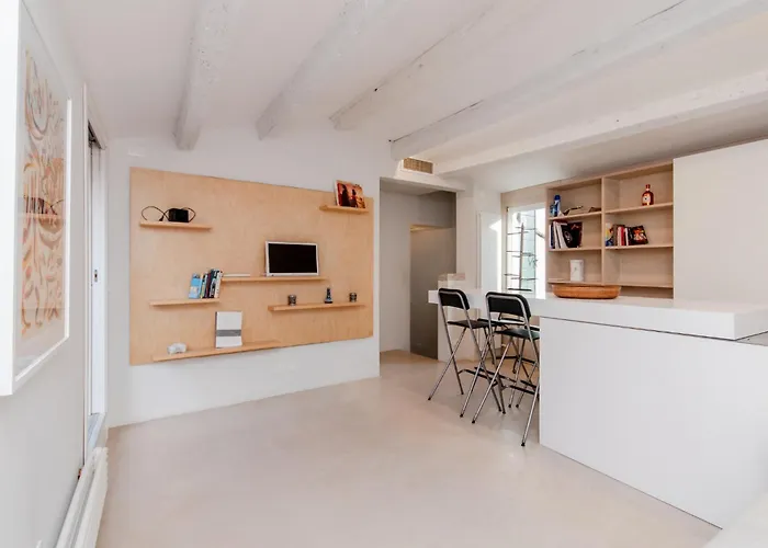 아파트 Guesthost - Piazza San Marco Cozy Retreat With Terrace