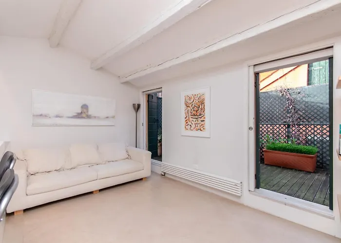 Guesthost - Piazza San Marco Cozy Retreat With Terrace 아파트 *