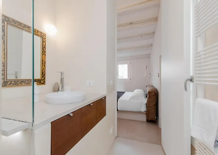 아파트 Guesthost - Piazza San Marco Cozy Retreat With Terrace *